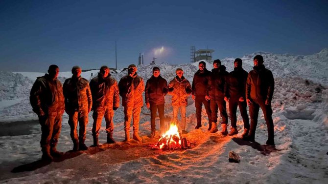 Kato Dağı’nda Mehmetçikle mangal keyfi