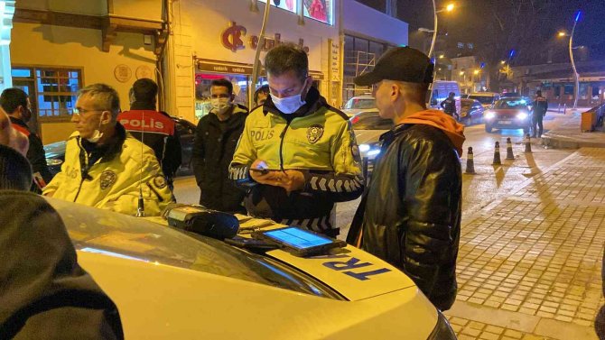 Öfkeli anne çakarlı lambayı oğlunun başında parçaladı