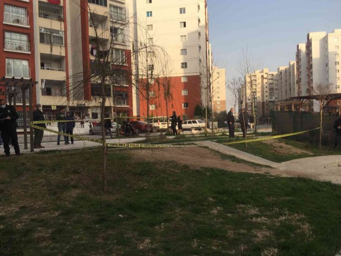 Platonik aşık dehşet saçtı, hançerle öldürdü, arkadaşını yaraladı