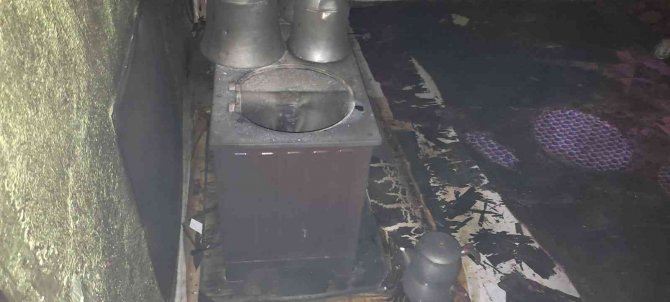 Soba yakmak için kullanılan benzin evde patlamaya neden oldu