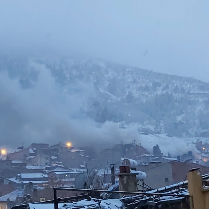 Yangından etkilenen kadını 2. kattan 112 ekipleri kurtardı