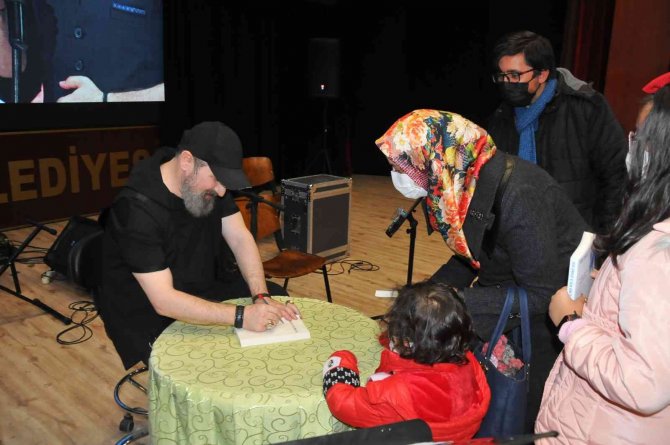 Akşehir’de Talha Bora Öge ile şiir ve türkü şöleni