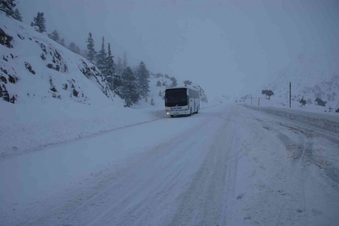 Antalya-Konya karayolu tırlar hariç araç trafiğine açıldı