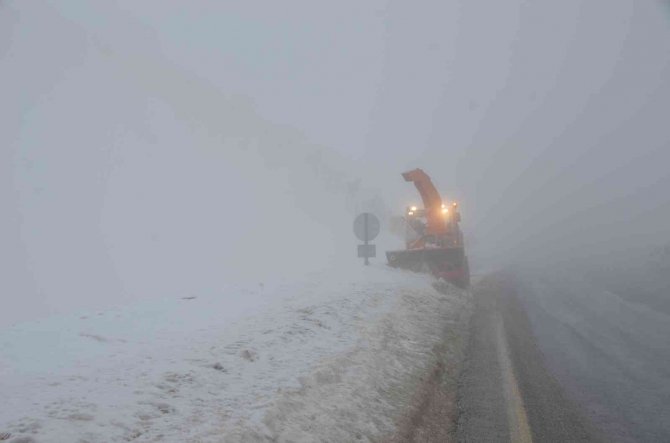 Antalya-Konya karayolu tırlar hariç araç trafiğine açıldı
