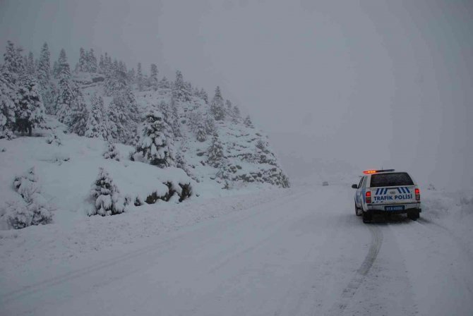 Antalya-Konya karayolu tırlar hariç araç trafiğine açıldı