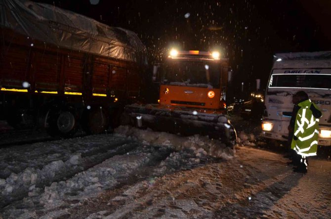 Antalya-Konya karayolu trafiğe kapatıldı
