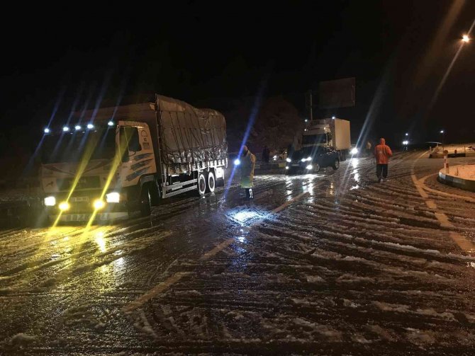 Antalya-Konya karayolu trafiğe kapatıldı