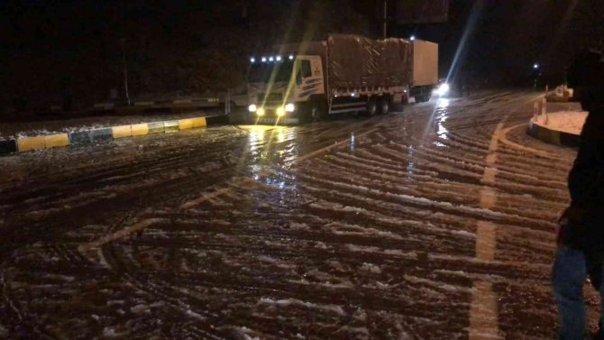 Antalya-Konya karayolu trafiğe kapatıldı