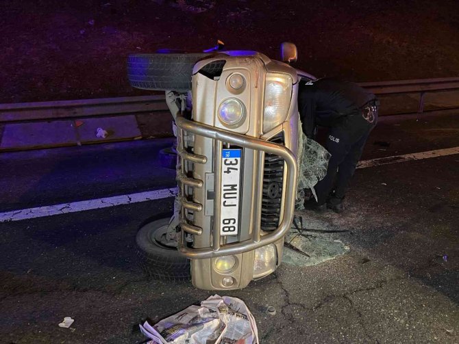 Direksiyon başında uyuyakalan sürücü cipe çarptı