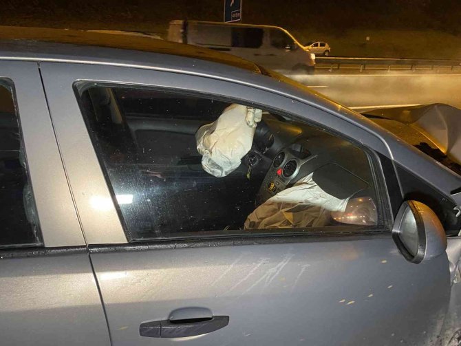 Direksiyon başında uyuyakalan sürücü cipe çarptı