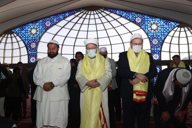 Diyanet İşleri Başkanı Erbaş, Lahor’da Pakistanlı alimlerle bir araya geldi