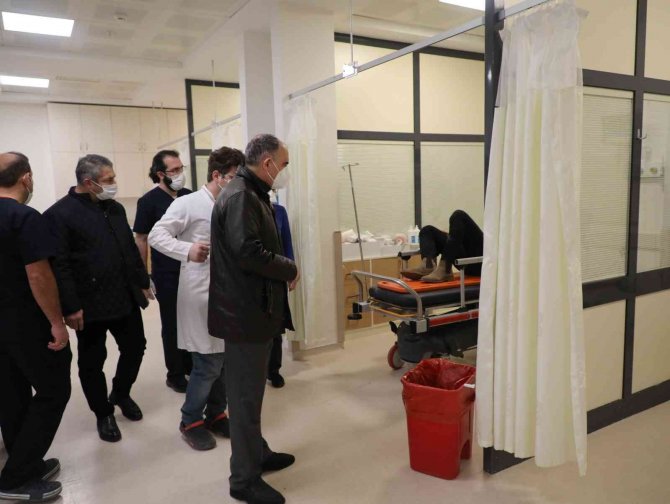 Konya Valisi Özkan’dan otobüs kazasında yaralananlara ziyaret