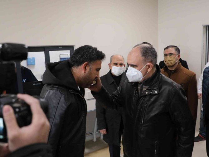 Konya Valisi Özkan’dan otobüs kazasında yaralananlara ziyaret