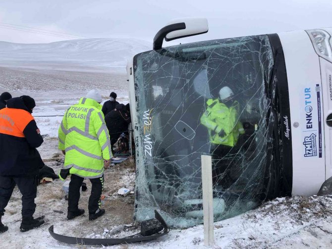 Konya’da otobüs şarampole devrildi: 5 ölü, 42 yaralı