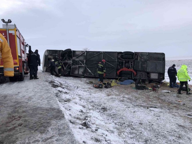 Konya’da otobüs şarampole devrildi: 5 ölü, 42 yaralı