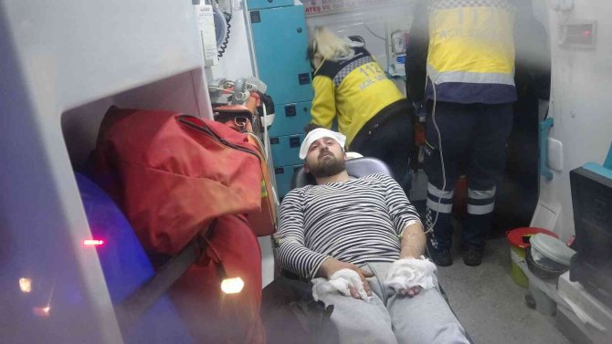 Otomobilde çakmak gazı bomba gibi patladı : 2 yaralı