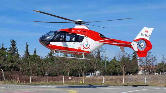 Avcının kazara vurduğu çiftçi ambulans helikopterle hastaneye yetiştirildi