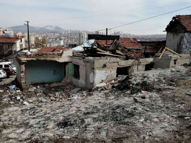 Başkent’te gecekondu çöktü: 1 yaralı