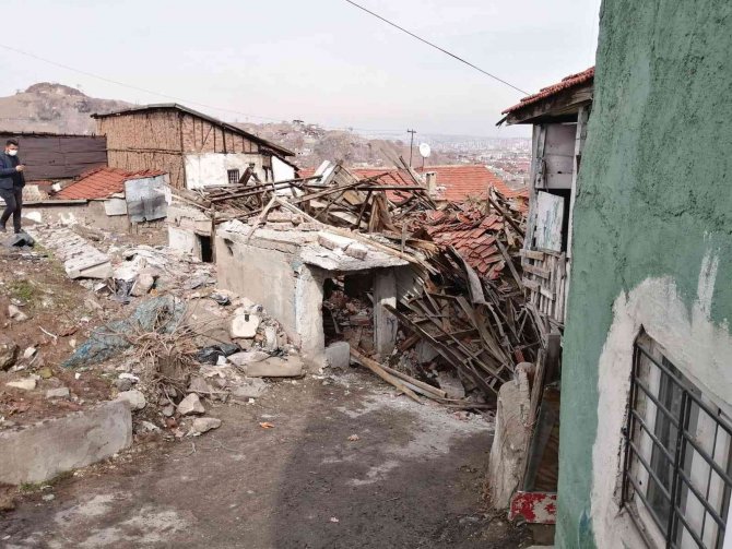 Başkent’te gecekondu çöktü: 1 yaralı