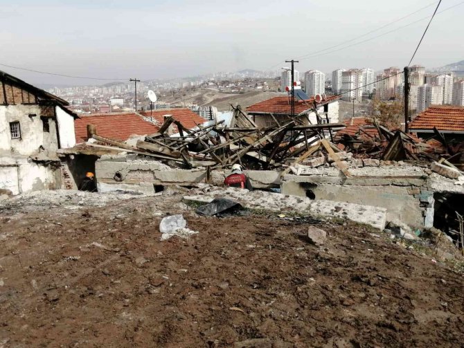 Başkent’te gecekondu çöktü: 1 yaralı