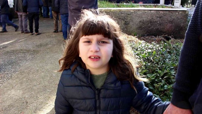 Cenaze taşıyan yolcu otobüsünde ölen 3 kişi toprağa verildi