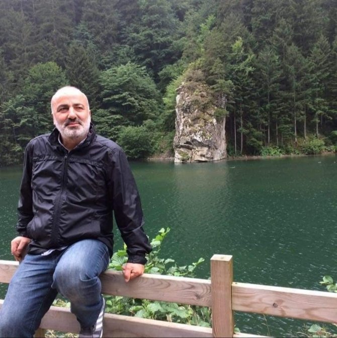 Cenaze taşıyan yolcu otobüsünde ölen 3 kişi toprağa verildi