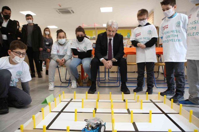 Çocuklar Nilüfer’de teknolojiyi öğreniyor