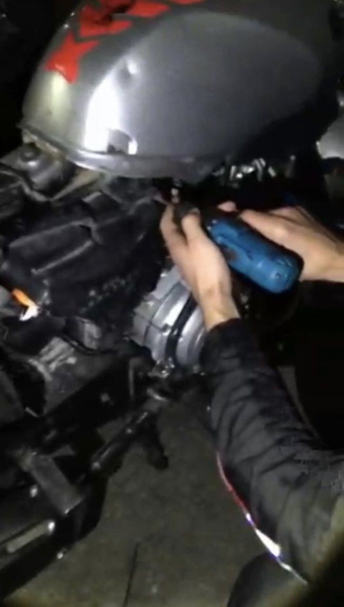 İstanbul’da polisi şoke eden zula: Motosikletin hava filtresinden silah çıktı