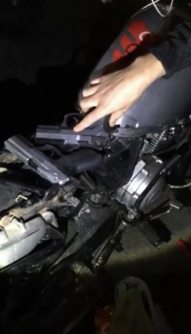 İstanbul’da polisi şoke eden zula: Motosikletin hava filtresinden silah çıktı