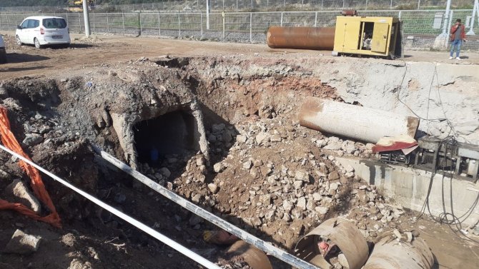 Kocaeli’de toprak altında kalan işçi ağır yaralandı