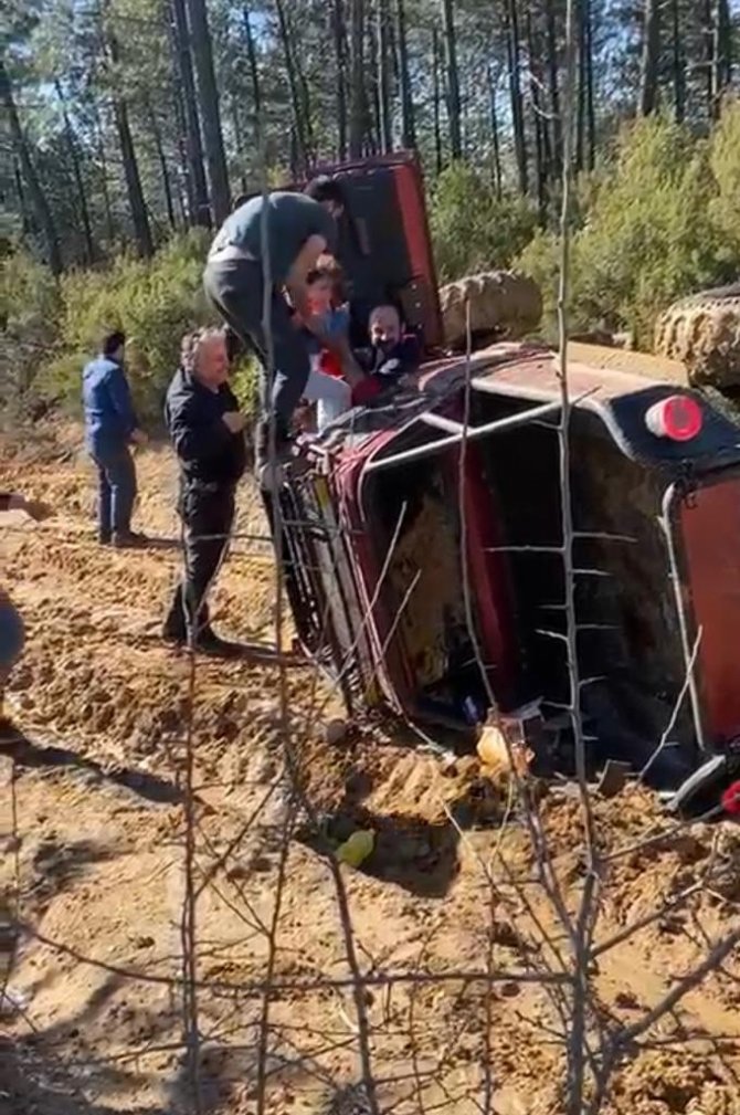 Pendik’te içinde 2 çocuk bulunan Off-Road aracı devrildi