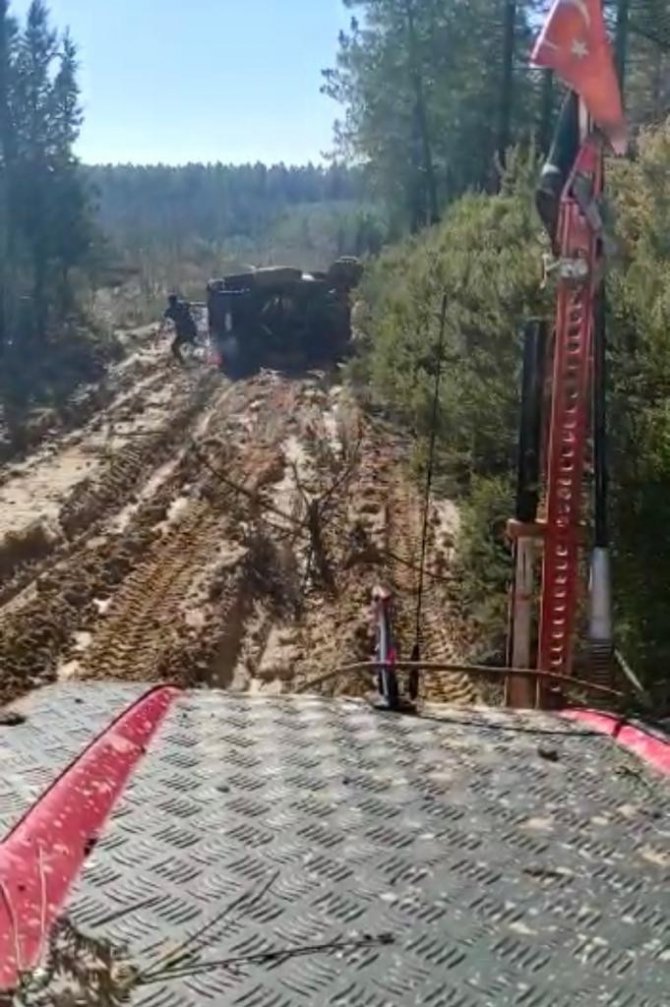 Pendik’te içinde 2 çocuk bulunan Off-Road aracı devrildi