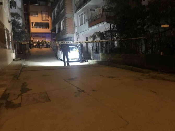 Sokak ortasında silahla vurulan şahıs yaralandı