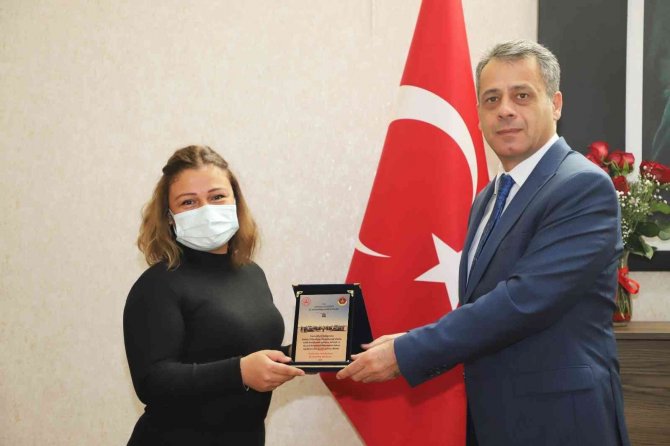 Son 5 yılda trafik cezası yemeyen ve kazaya karışmayan sürücülere plaket