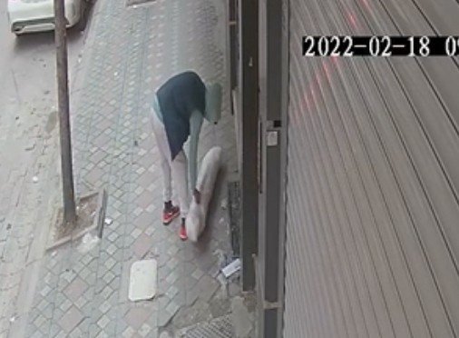 Zeytinburnu’nda hırsızlar tekstil mağazalarına dadandı