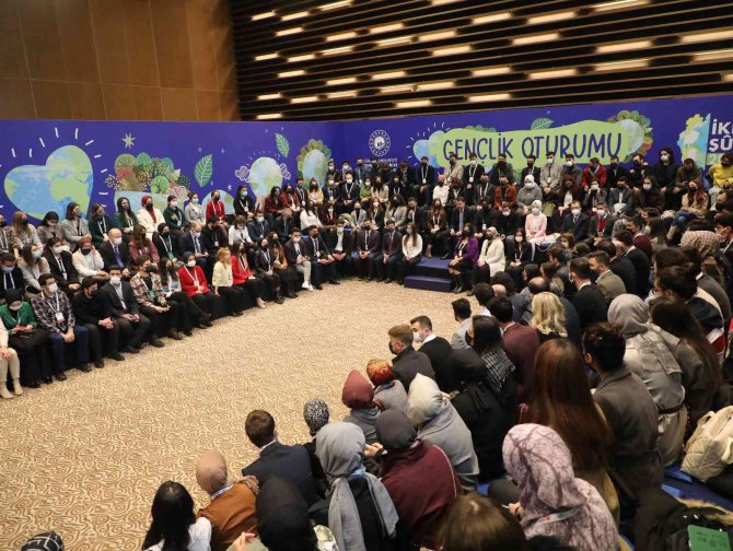 Bakan Kurum, Konya'da 209 üniversitenin İklim Elçileri ile buluştu