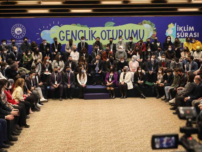 Bakan Kurum, Konya'da 209 üniversitenin İklim Elçileri ile buluştu