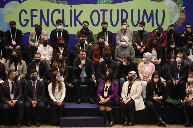 Bakan Kurum, Konya'da 209 üniversitenin İklim Elçileri ile buluştu