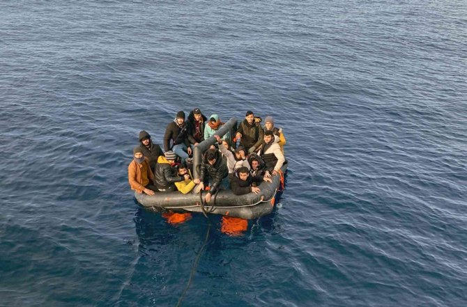 Datça’da 19 göçmen kurtarıldı