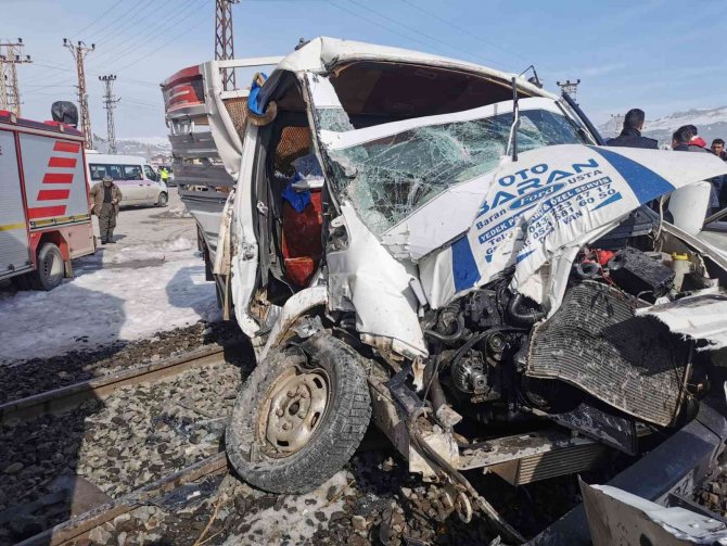 Hemzemin geçitte kaza