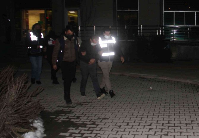 Konya’da inşaattaki hırsızlığın şüphelileri tutuklandı