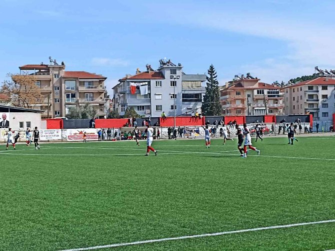 Sarayköyspor evinde rahat kazandı