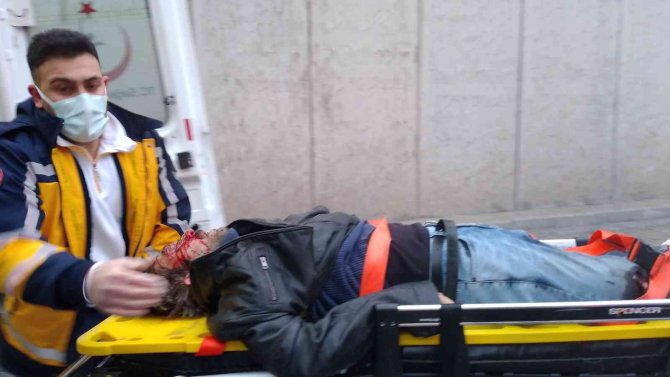 Sivas’ta otomobil ile işçi servisi çarpıştı: 12 yaralı