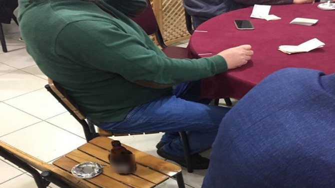 Kumar oynatılan kıraathaneye polis baskını