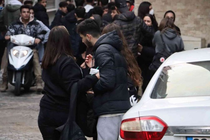 Liselilerin meydan kavgası kanlı bitti