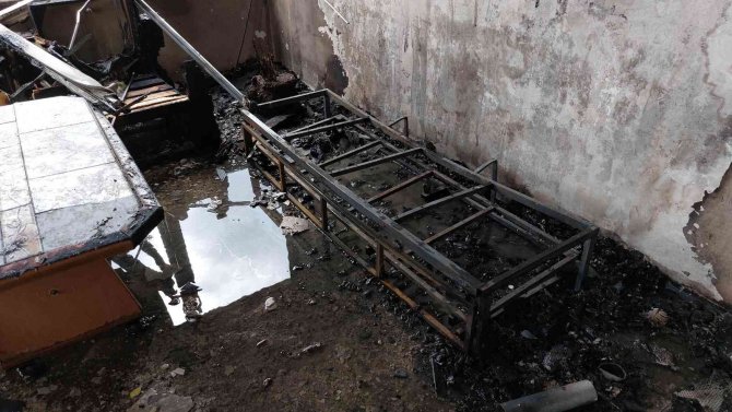 Samsun’da sobadan çıkan kıvılcım evi yaktı