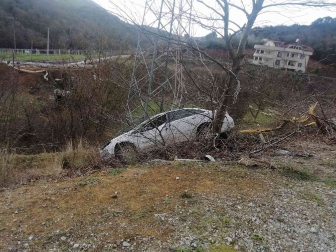 Yalova’da kazada yaralanan sürücü yaşam savaşını kaybetti
