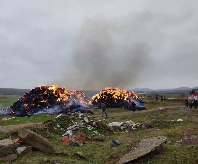 8 bin saman balyası kül oldu