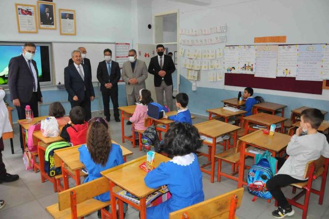 Akkaya dikiş nakış kursiyerleriyle bir araya geldi