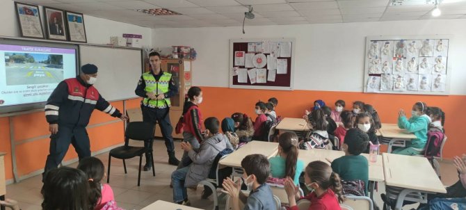 Jandarmadan öğrencilere trafik eğitimi